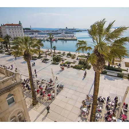 Апартаменти Diocletian Palace Apartments Спліт